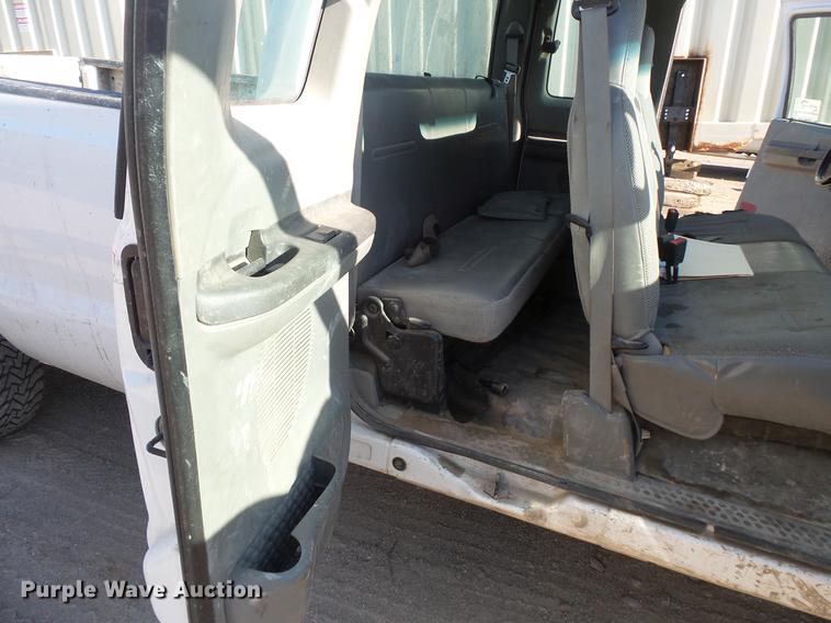 image for item DC4714 2004 Ford F250 Super Duty SuperCab pickup truck