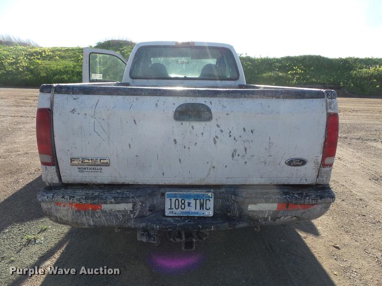 image for item DC4714 2004 Ford F250 Super Duty SuperCab pickup truck