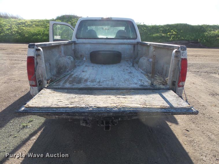 image for item DC4714 2004 Ford F250 Super Duty SuperCab pickup truck