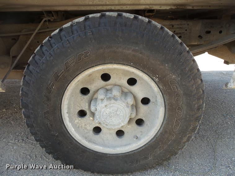 image for item DC4714 2004 Ford F250 Super Duty SuperCab pickup truck