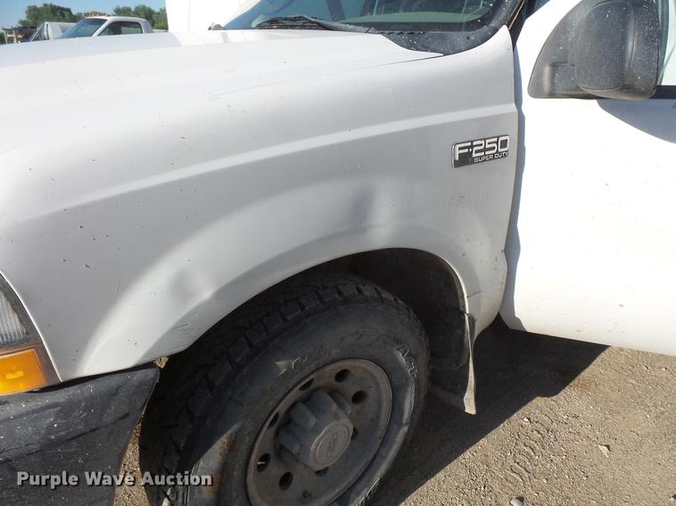 image for item DC4714 2004 Ford F250 Super Duty SuperCab pickup truck