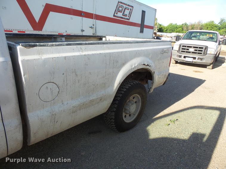 image for item DC4714 2004 Ford F250 Super Duty SuperCab pickup truck