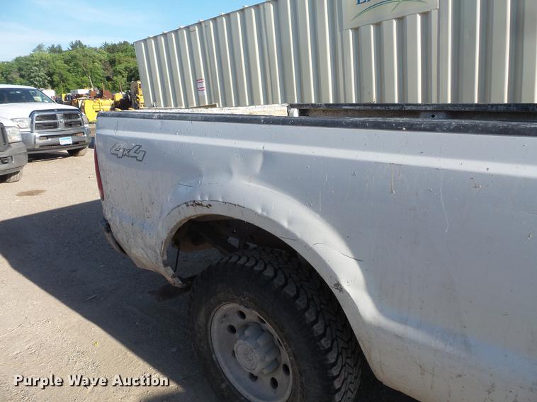 image for item DC4714 2004 Ford F250 Super Duty SuperCab pickup truck