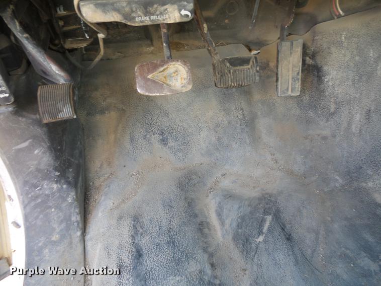 image for item DC4715 1999 Ford F450 Super Duty truck cab and chassis