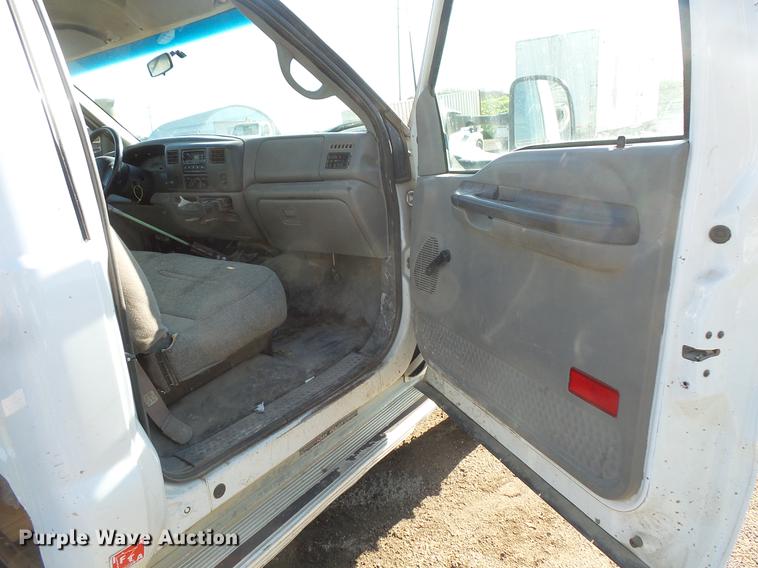 image for item DC4715 1999 Ford F450 Super Duty truck cab and chassis