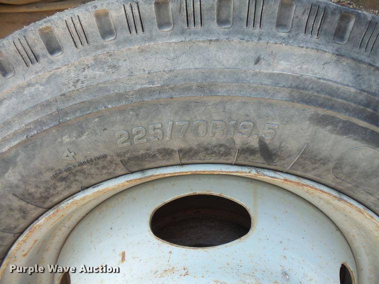 image for item DC4715 1999 Ford F450 Super Duty truck cab and chassis