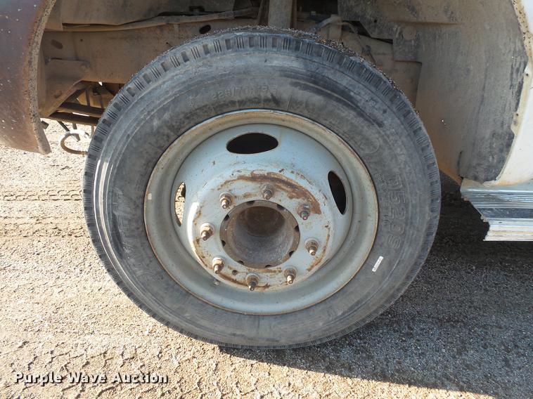 image for item DC4715 1999 Ford F450 Super Duty truck cab and chassis