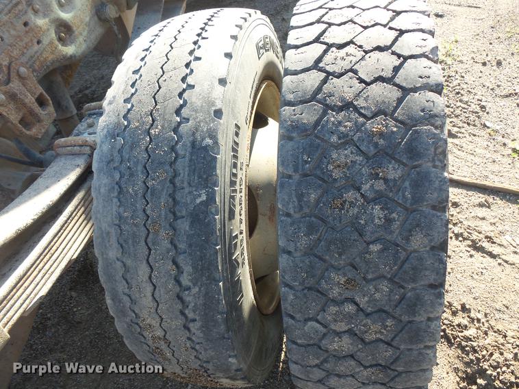 image for item DC4715 1999 Ford F450 Super Duty truck cab and chassis