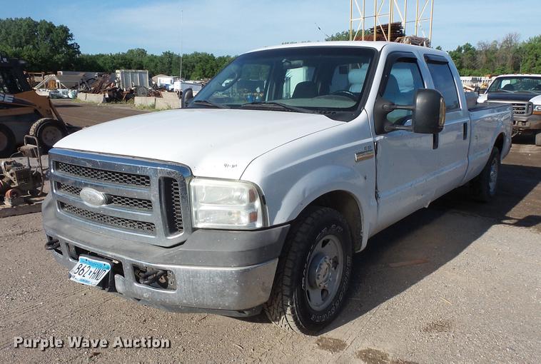 image for item DC4716 2005 Ford F250 Super Duty Crew Cab pickup truck