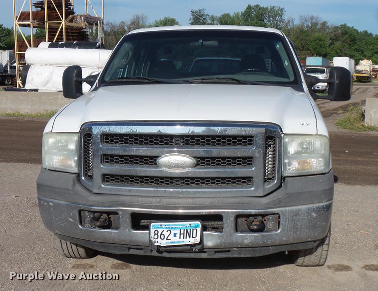 image for item DC4716 2005 Ford F250 Super Duty Crew Cab pickup truck