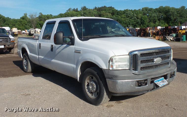 image for item DC4716 2005 Ford F250 Super Duty Crew Cab pickup truck