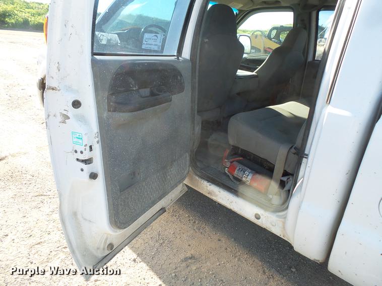 image for item DC4716 2005 Ford F250 Super Duty Crew Cab pickup truck
