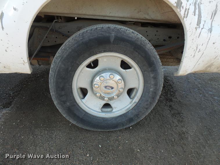 image for item DC4716 2005 Ford F250 Super Duty Crew Cab pickup truck