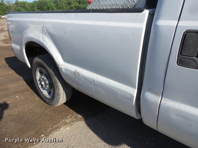 image for item DC4716 2005 Ford F250 Super Duty Crew Cab pickup truck