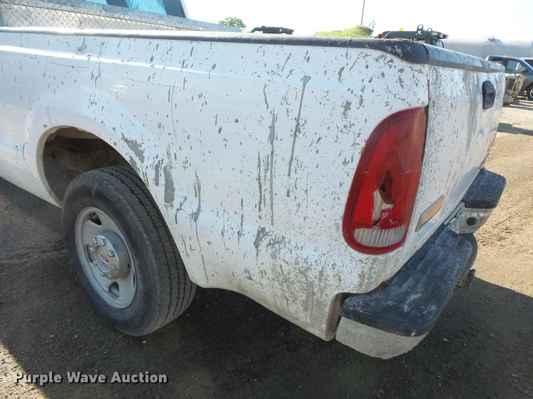 image for item DC4716 2005 Ford F250 Super Duty Crew Cab pickup truck