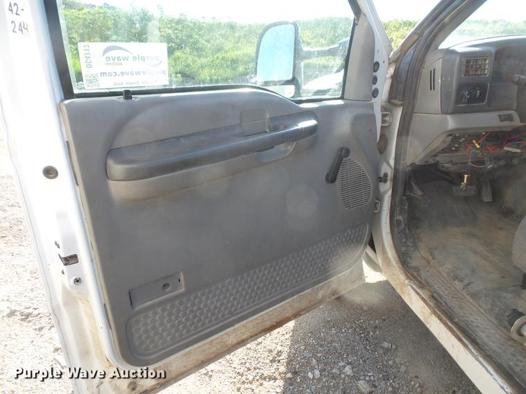 image for item DC4717 1999 Ford F450 Super Duty utility truck