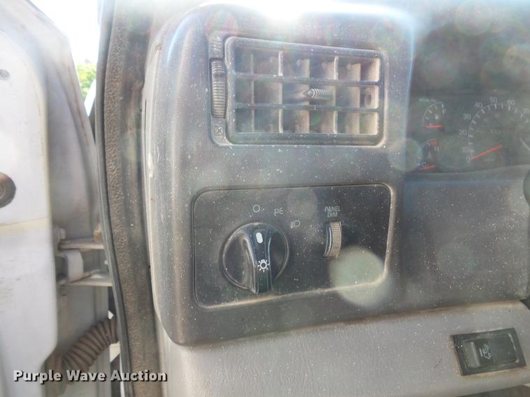 image for item DC4717 1999 Ford F450 Super Duty utility truck