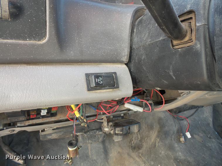 image for item DC4717 1999 Ford F450 Super Duty utility truck