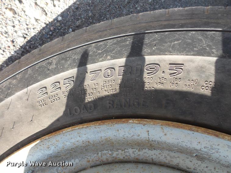 image for item DC4717 1999 Ford F450 Super Duty utility truck