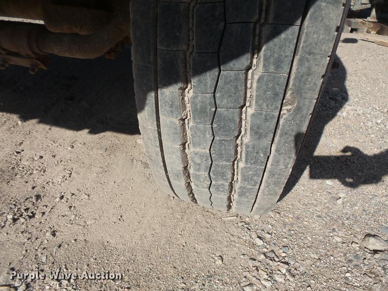 image for item DC4717 1999 Ford F450 Super Duty utility truck