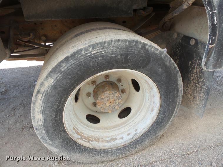 image for item DC4717 1999 Ford F450 Super Duty utility truck