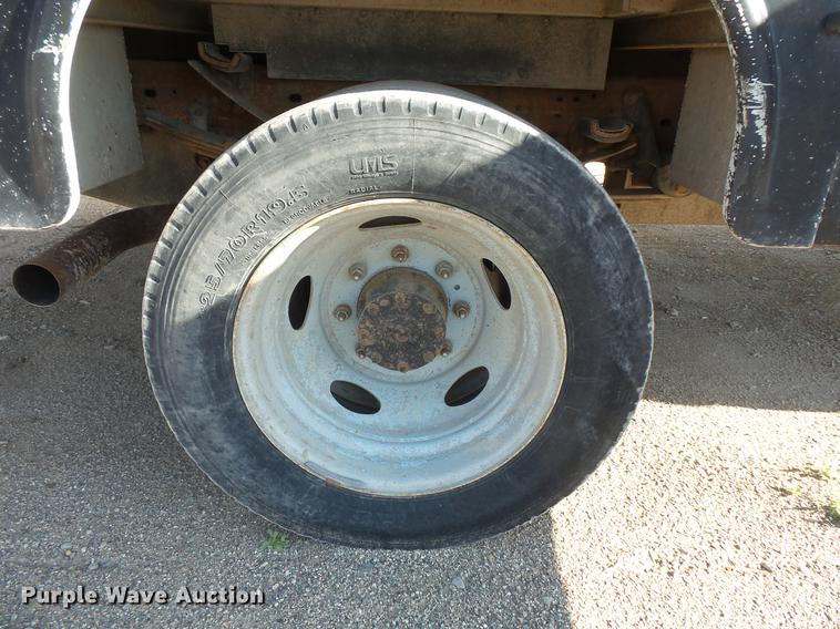 image for item DC4717 1999 Ford F450 Super Duty utility truck