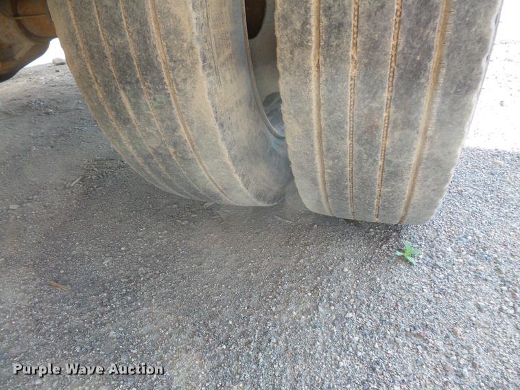 image for item DC4717 1999 Ford F450 Super Duty utility truck