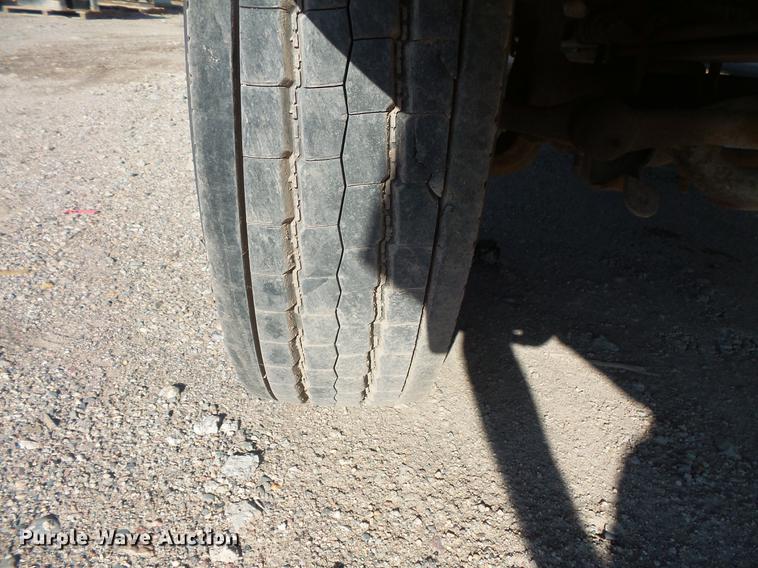 image for item DC4717 1999 Ford F450 Super Duty utility truck