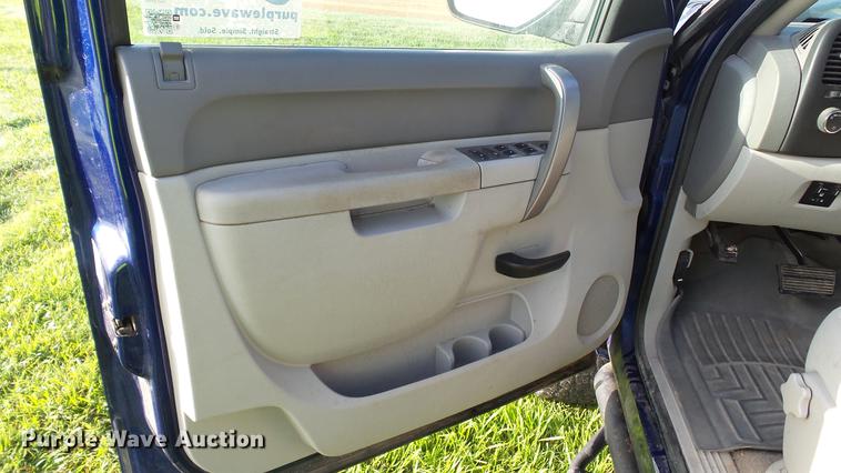 image for item DC5506 2014 Chevrolet Silverado 2500HD Crew Cab pickup truck