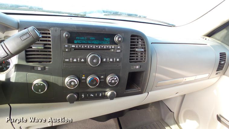 image for item DC5506 2014 Chevrolet Silverado 2500HD Crew Cab pickup truck