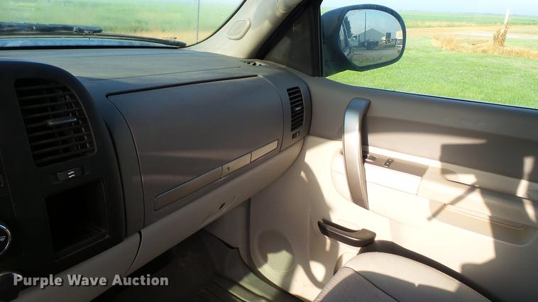 image for item DC5506 2014 Chevrolet Silverado 2500HD Crew Cab pickup truck