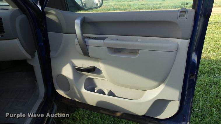 image for item DC5506 2014 Chevrolet Silverado 2500HD Crew Cab pickup truck