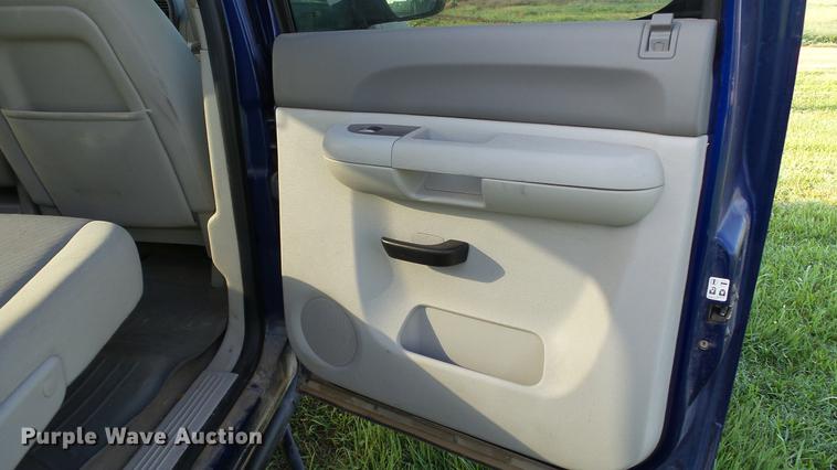 image for item DC5506 2014 Chevrolet Silverado 2500HD Crew Cab pickup truck