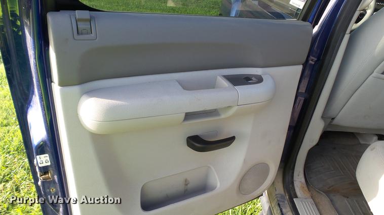 image for item DC5506 2014 Chevrolet Silverado 2500HD Crew Cab pickup truck