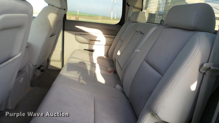 image for item DC5506 2014 Chevrolet Silverado 2500HD Crew Cab pickup truck