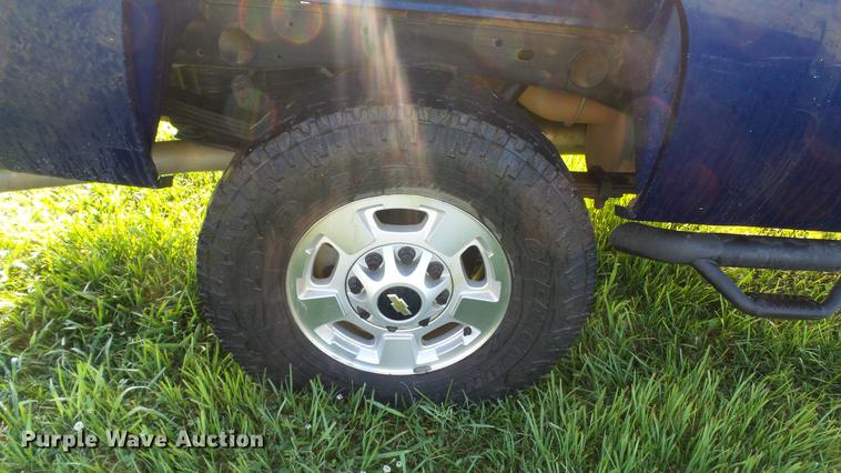 image for item DC5506 2014 Chevrolet Silverado 2500HD Crew Cab pickup truck