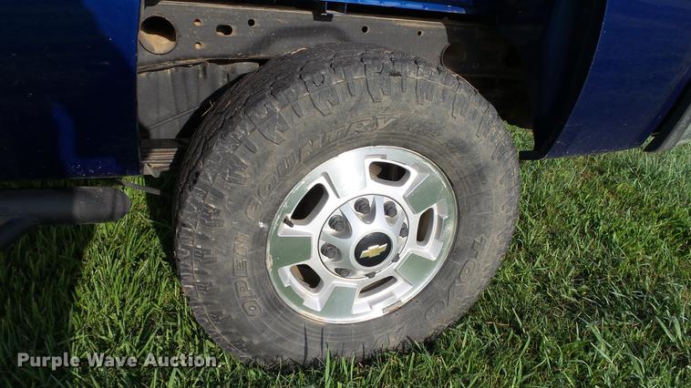 image for item DC5506 2014 Chevrolet Silverado 2500HD Crew Cab pickup truck