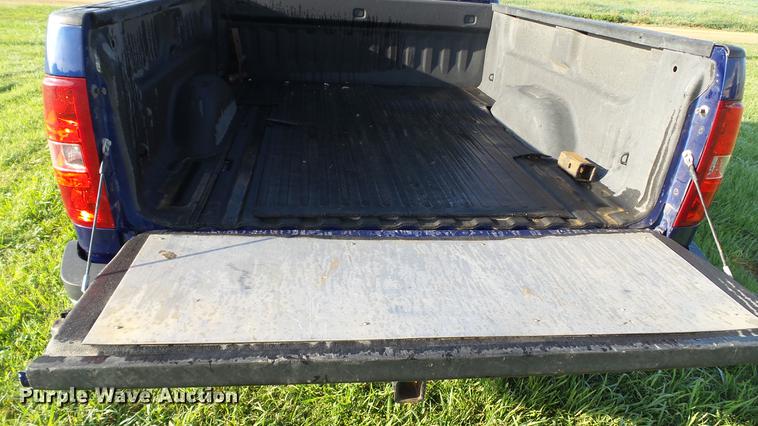 image for item DC5506 2014 Chevrolet Silverado 2500HD Crew Cab pickup truck