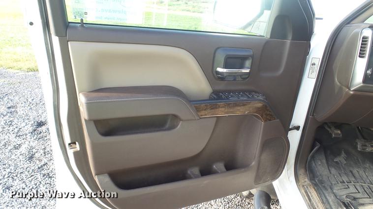 image for item DC5507 2015 Chevrolet Silverado 2500HD Crew Cab pickup truck