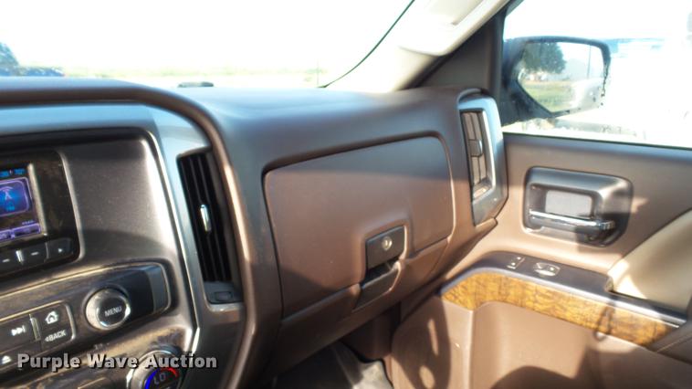 image for item DC5507 2015 Chevrolet Silverado 2500HD Crew Cab pickup truck