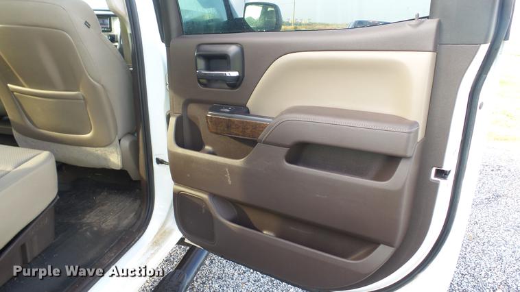 image for item DC5507 2015 Chevrolet Silverado 2500HD Crew Cab pickup truck