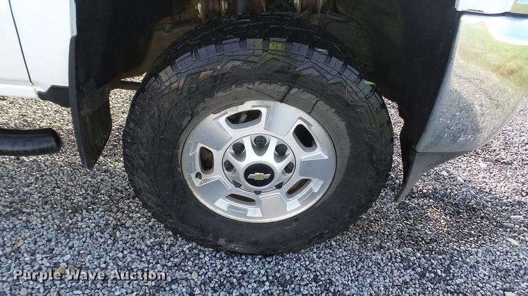 image for item DC5507 2015 Chevrolet Silverado 2500HD Crew Cab pickup truck