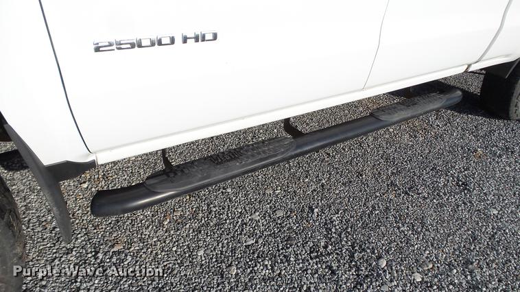 image for item DC5507 2015 Chevrolet Silverado 2500HD Crew Cab pickup truck