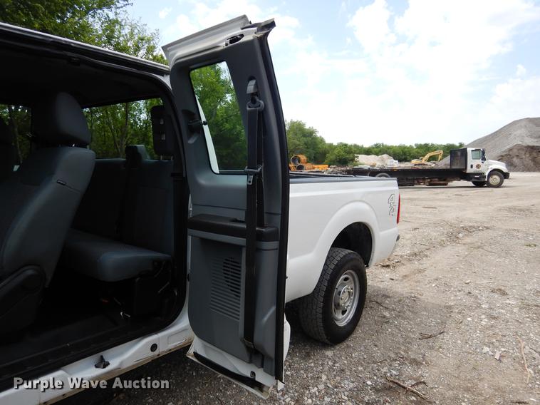image for item DC5961 2011 Ford F250 Super Duty SuperCab pickup truck