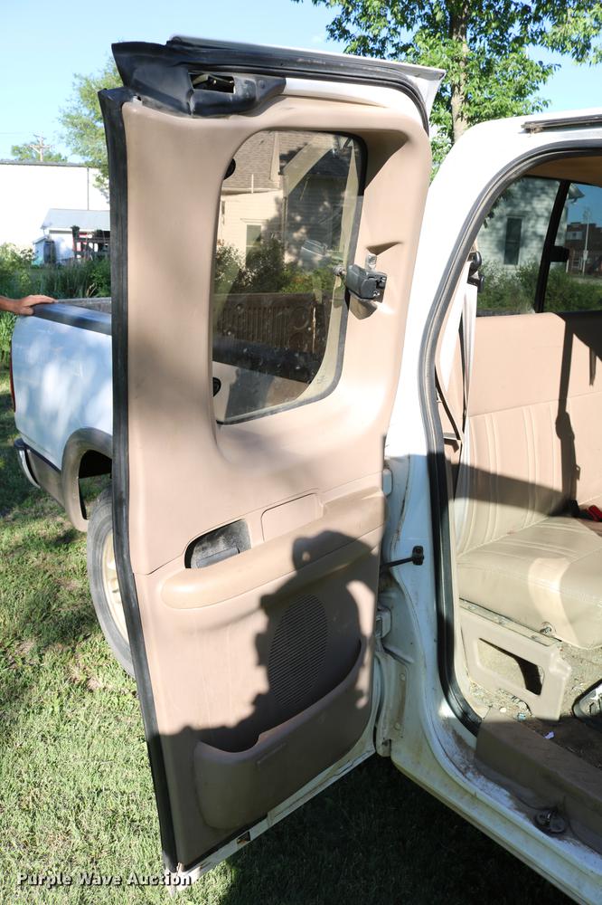 image for item DC7531 1997 Ford F150 Lariat SuperCab pickup truck