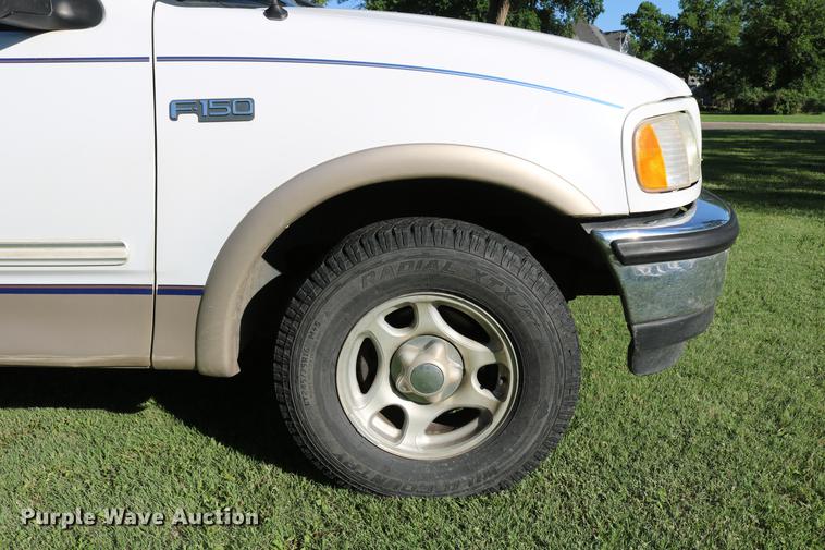 image for item DC7531 1997 Ford F150 Lariat SuperCab pickup truck