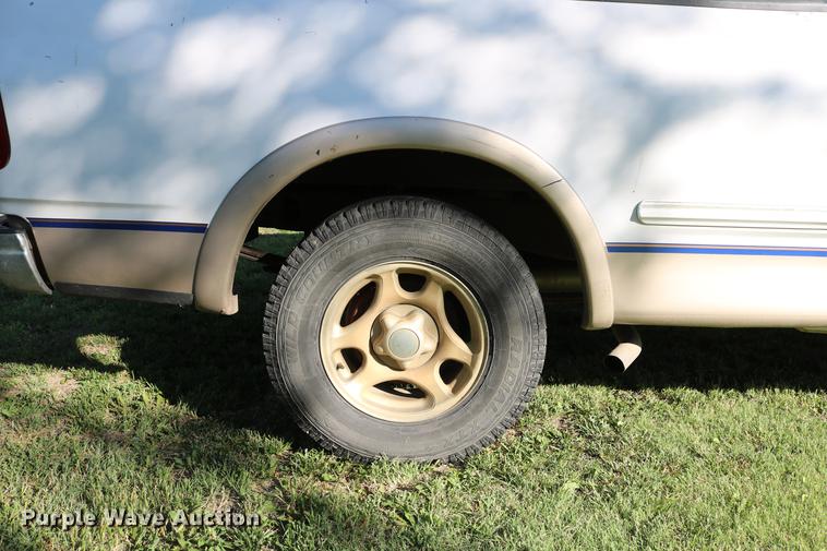 image for item DC7531 1997 Ford F150 Lariat SuperCab pickup truck