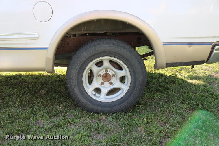 image for item DC7531 1997 Ford F150 Lariat SuperCab pickup truck