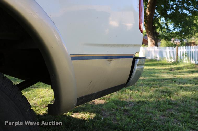 image for item DC7531 1997 Ford F150 Lariat SuperCab pickup truck