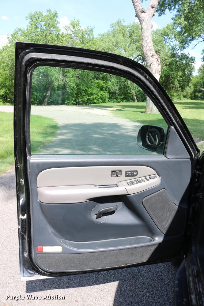 image for item DC7640 2002 Chevrolet Tahoe LT SUV